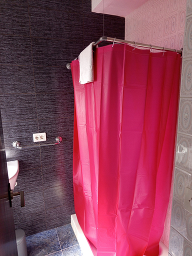 Bathroom 3, Casa la Abuela, Valencia
