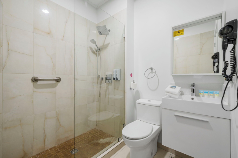 Bathroom 3, Aruba's Life 102