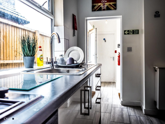 Private kitchen 5, Ensuite3 Woodhouse private bath 2kitchen, Stoke-on-Trent