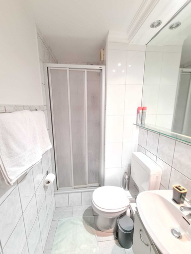 Bathroom, 30N Apartment, Liège