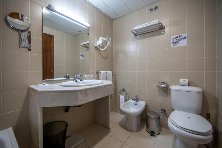 Bathroom, Hotel Alecrim, Ourém