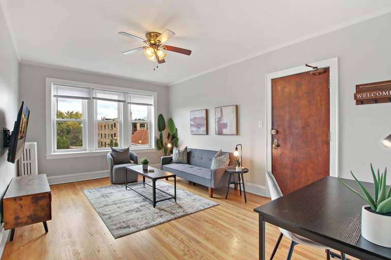 Living area 2, Charming 1BR in Old Irving - Cullom B3, Cook