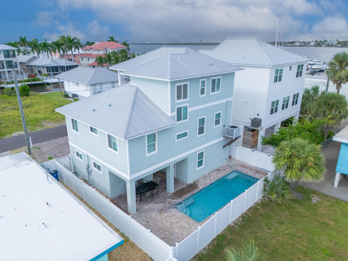 Exterior 5, Harbor Bayview, Lee