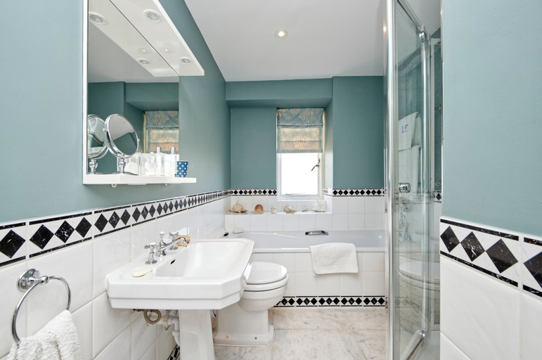 Bathroom 4, Beautiful & Spacious, 2 Bed in South Kensington, London