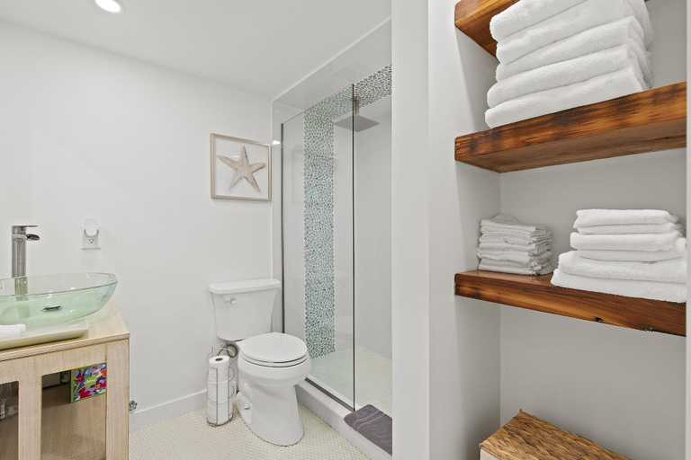 Bathroom 5, Mariner's Cove 308, Volusia