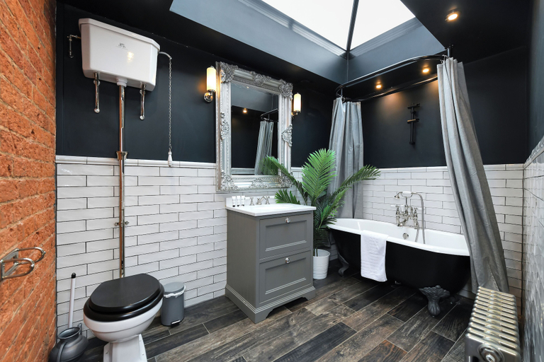 Bathroom 5, Tealby House, Nottinghamshire