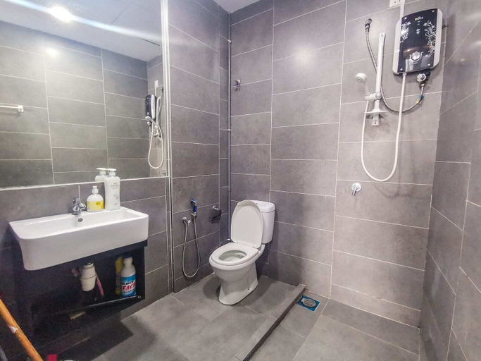 Bathroom, A Comfy & Stylish Studio in Empire Damansara, Petaling Jaya