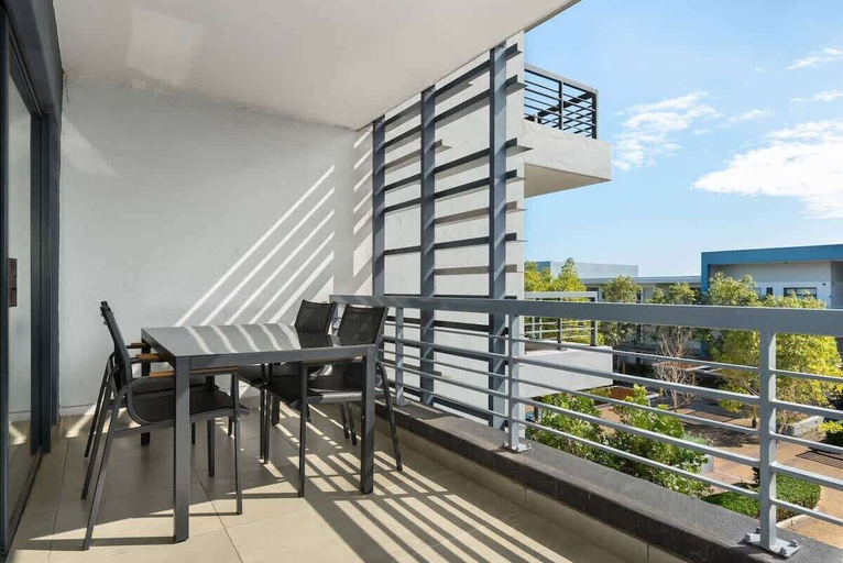 View from room, Modern 2 Bed Century City Apartment, Pool + Braai, City of Cape Town