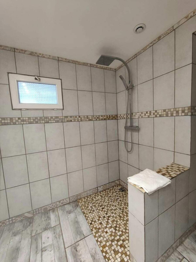 Bathroom 5, Le Chata, Charente-Maritime