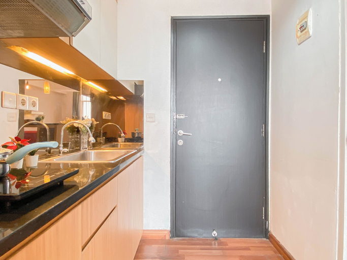 Private kitchen 2, Contemporary Studio Loft Apartment At Park View Condominium, Depok