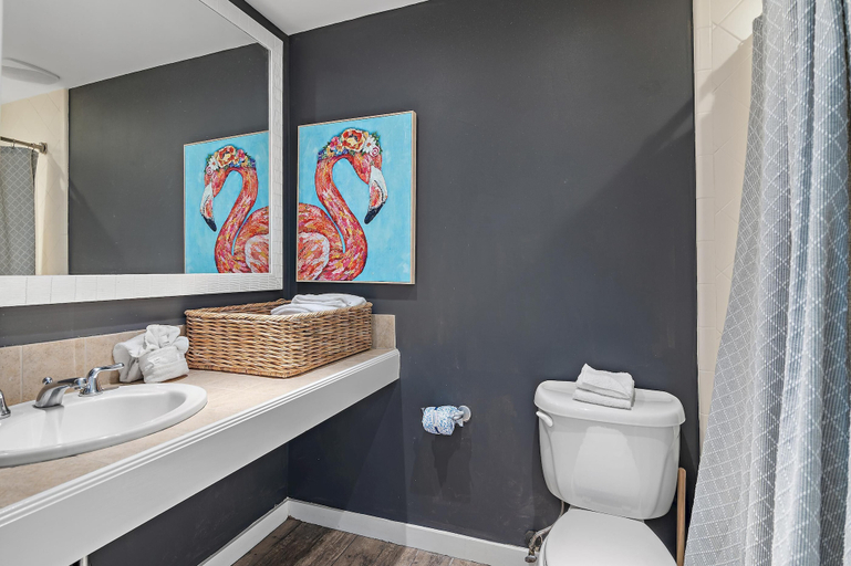Bathroom 5, Luau II 6922, Walton