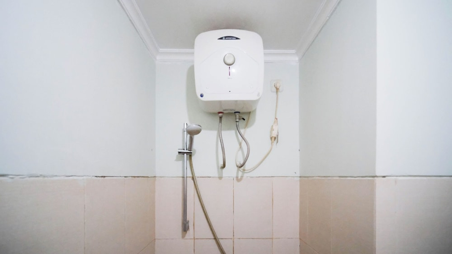 Bathroom 3, Comfy And Homey 2Br At Bale Hinggil Apartment, Surabaya