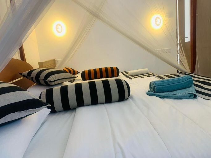 Room 2, Nat City, Ella