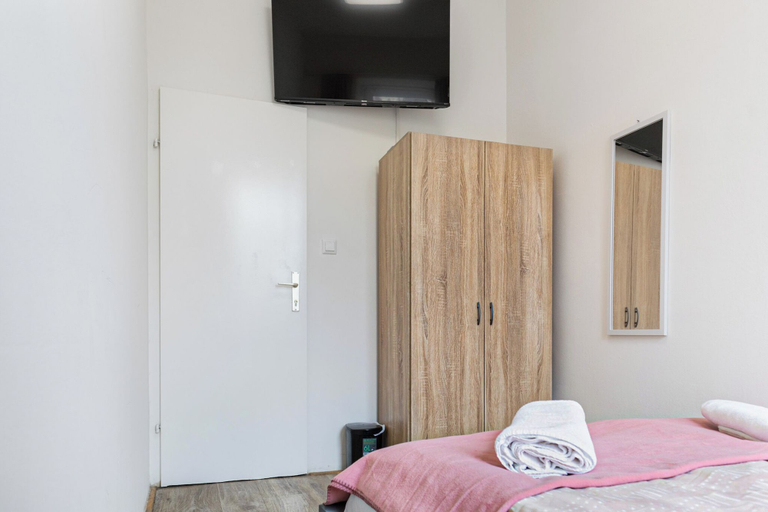 Room 5, Luxury 6BR Apt near Millennium City, Wien