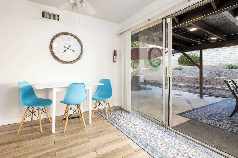 Room 2, 5 Bedroom Home With Firepit, San Diego