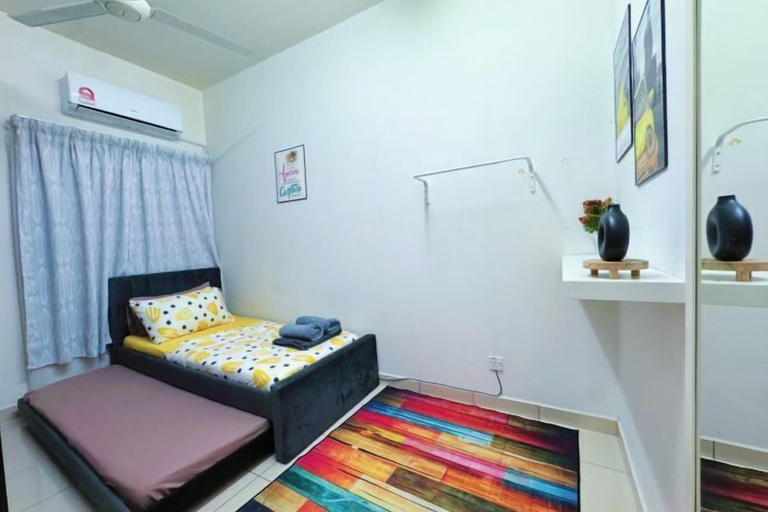 Room 2, Sri Ixora Kajang Spacious 3BR w/ Full A/C, Hulu Langat