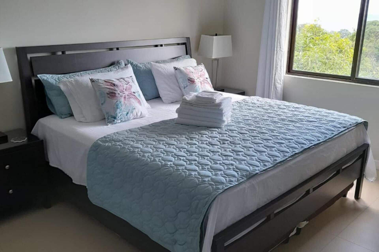 Room 3, Seaview Paradise - Sleeps 3 - Pool - Parking