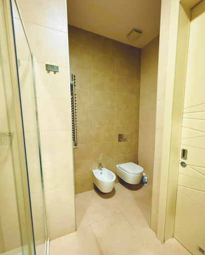 Bathroom 3, CEMELDA