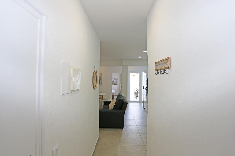 Room 4, B88 - Mendon a Street Apartment, Lagos