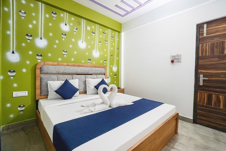 Room 5, Minx Hotels Radhika Palace, Faizabad