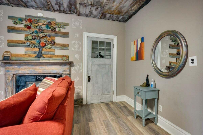 Living area 4, Marion Street, Montgomery