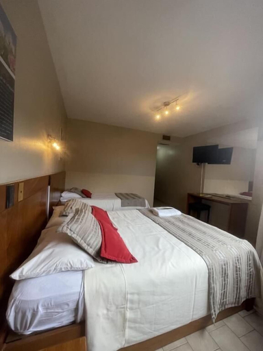 Room 3, Hotel Camino Real, Capital