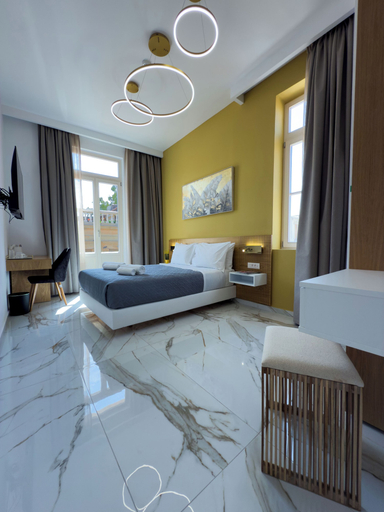 Room 5, Deluxe Center Suites, Crete