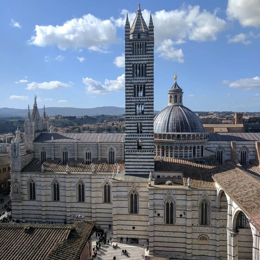 Room 5, Penthouse in Siena s Heart With Elevator Parking, Siena