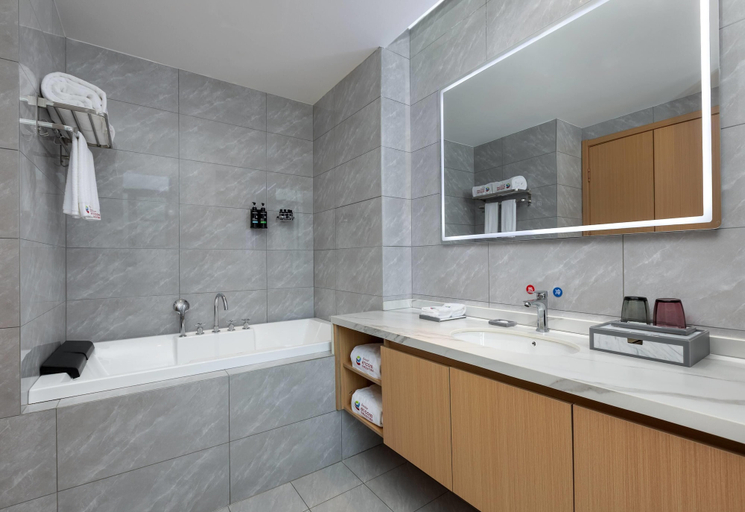 Bathroom 2, Ramada Encore By Wyndham Enshi Huaxi Valley, Enshi Tujia and Miao