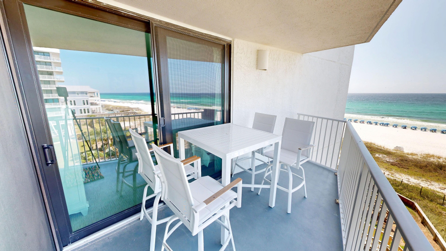 Outdoor dining 3, Mainsail 143 2 Bedroom Condo, Walton