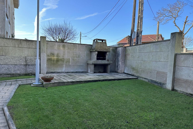 Terrace/patio 2, 2 Bed Apt Sleeps 4 - Two TVs - Free Parking, Pontevedra