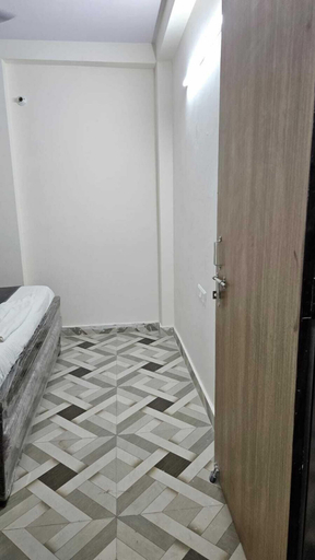 Room 5, Hotel Glass Castle, Delhi