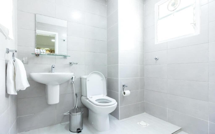 Bathroom 5, Al Jisr Hotel, Muscat