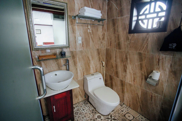 Bathroom 3, Vietsails cruises, Hạ Long