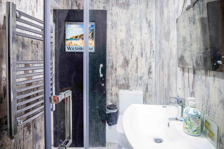 Bathroom, The Studio At Raymond House - Penally - Tenby, Pembrokeshire