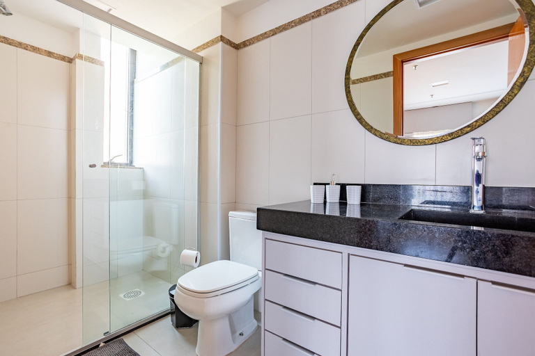 Bathroom 4, Apartamento no hotel Comfort, Brasília