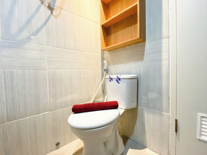Bathroom 3, Wonderful And Homey Studio Vasanta Innopark Apartment, Cikarang