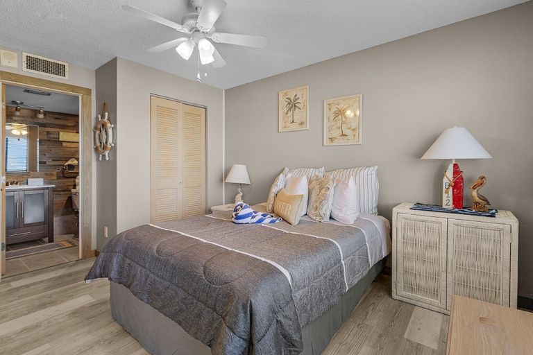 Room 2, Winward Point Unit 211 2 Bedroom Condo, Lee