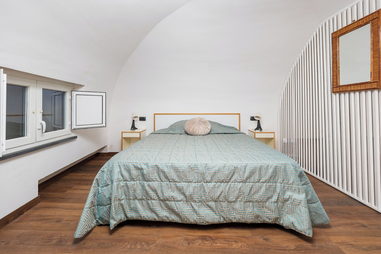 Room 4, Casa Mirty, Napoli