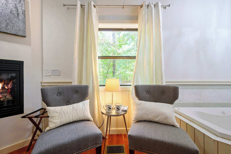 Room 4, Silverbrook Cabin for 4, McCurtain