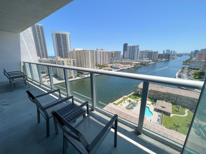 Balcony 4, Luxury Great View 1503, Broward