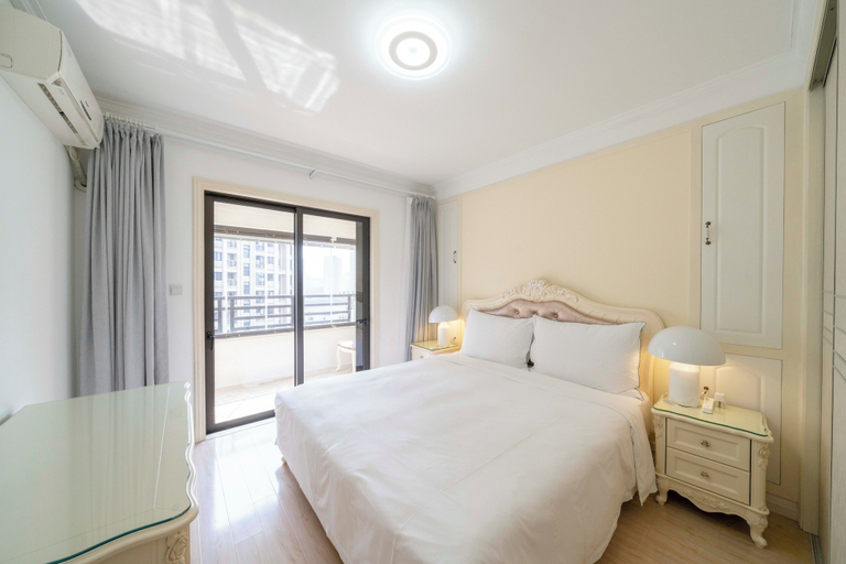 Room 5, Tyms 2BR APT Xujiahui Dacheng Residence, Shanghai