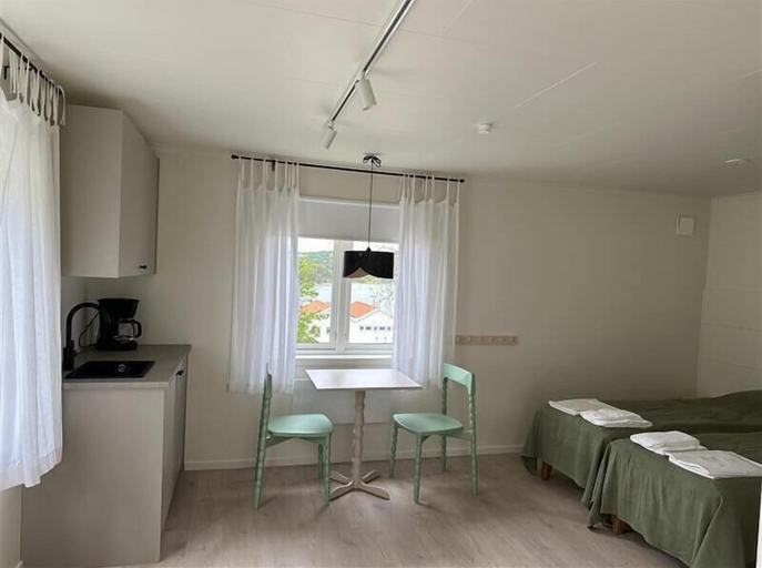 Room 5, Lilla Brattön, Tjörn