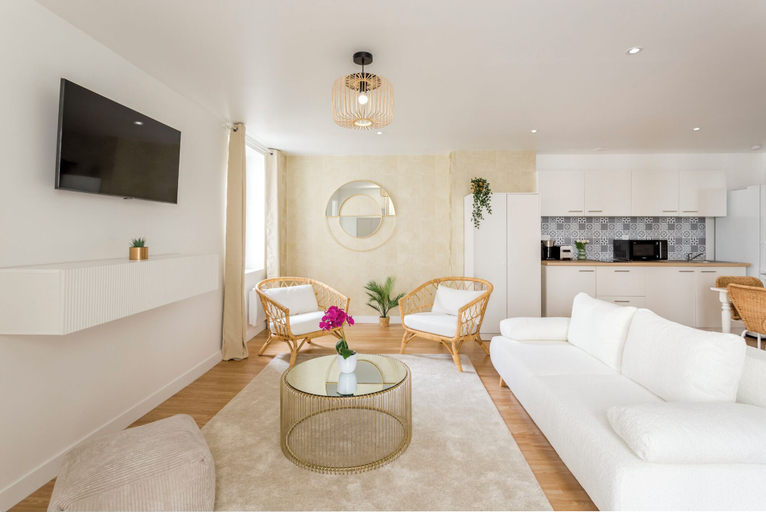 Interior, Merveil Family Suite - Roosevelt, Paris