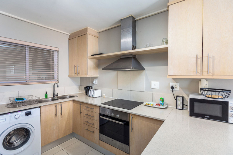 Private kitchen 2, Lagoon Beach 124A by CTHA, City of Cape Town