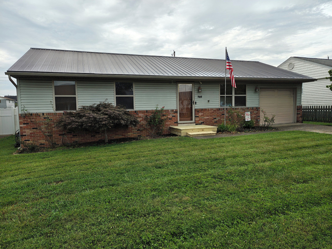 Exterior 5, Pointer Palace, Lawrence