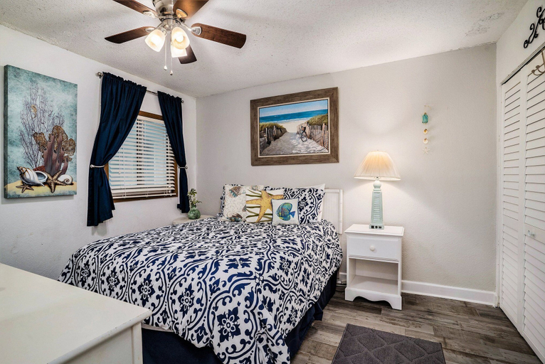 Room 3, 0602 Waters Edge Resort Studio Bedroom Condo by RedAwning, Georgetown