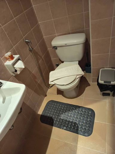 Bathroom 4, Amai Pancakery and Residence, Pattaya