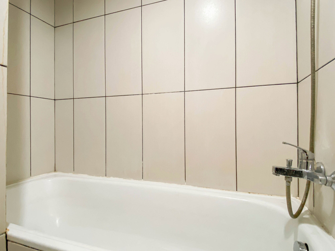 Bathroom 2, Simple And Homey 2Br At Grand Kamala Lagoon Apartment, Bekasi