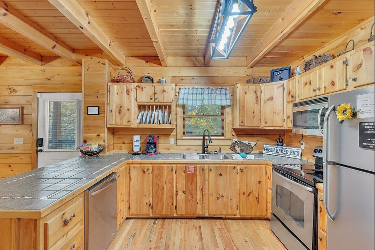 Private kitchen 2, Chillin N Grillin 2 Bedroom Cabin, Sevier